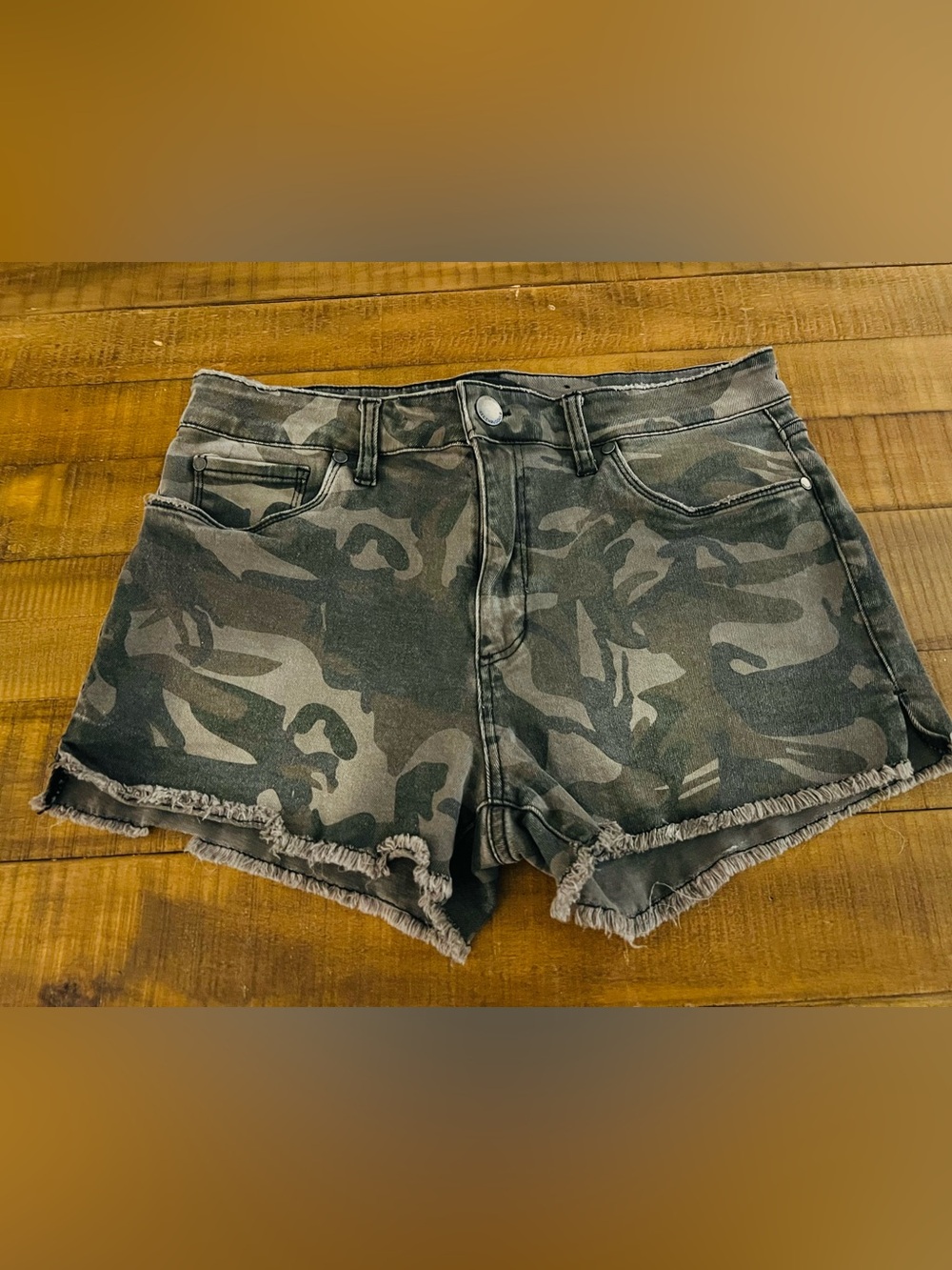 SEETHRUSOUL Denim camo cut off shorts size 30